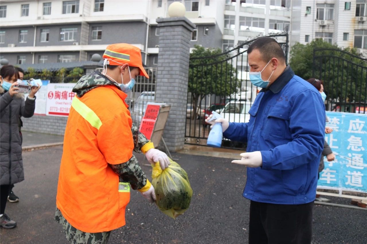 恭城废弃口罩专用垃圾桶“上岗”600 / 作者:论坛小编01 / 帖子ID:270507