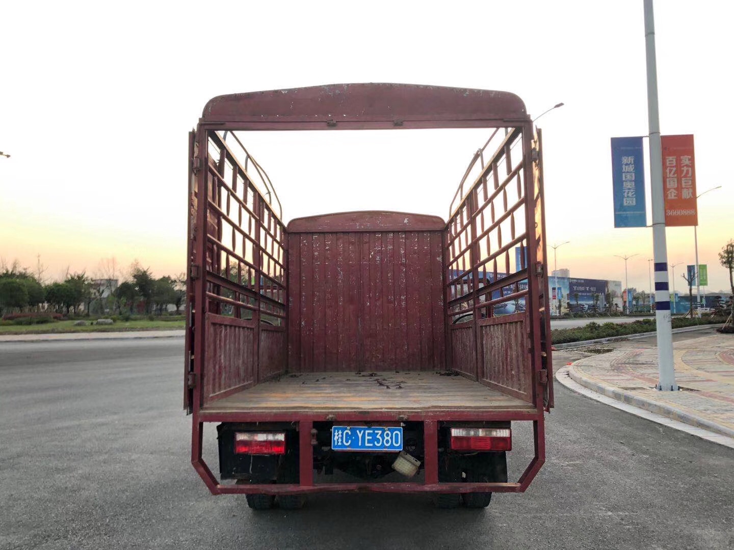 一汽青岛货车964 / 作者:520汽车网客服 / 帖子ID:271077