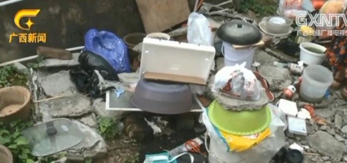 糟心！桂林一居民家中垃圾成堆，15吨垃圾车三趟才清完！855 / 作者:登山涉水 / 帖子ID:271775