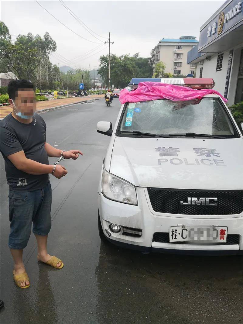 用石头砸警车，哥们你莫不是想上天？288 / 作者:呆桃 / 帖子ID:271803
