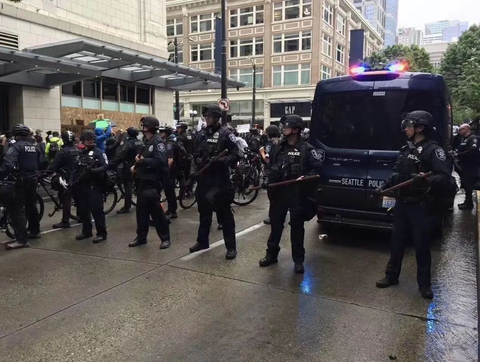 “国民警卫队来了，西雅图抗议平静了”875 / 作者:登山涉水 / 帖子ID:271997