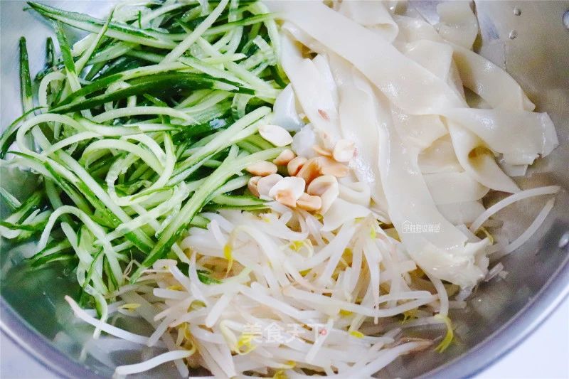 夏天到了，好吃的凉皮来了，学会就可以去摆摊了168 / 作者:呆桃 / 帖子ID:272088