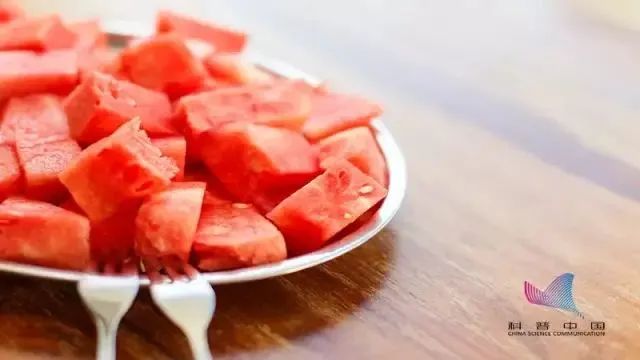 水果店为什么喜欢把西瓜切一半卖？背后的原因……206 / 作者:普通人物怨 / 帖子ID:272211
