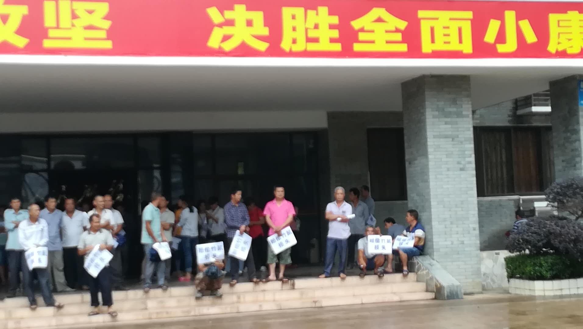 县政府门口那么多人是什么情况？299 / 作者:李志敏 / 帖子ID:272227