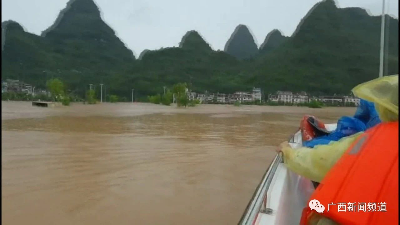 洪水中的缩影，阳朔县甲秀桥成为“孤岛”之后……969 / 作者:普通人物怨 / 帖子ID:272447