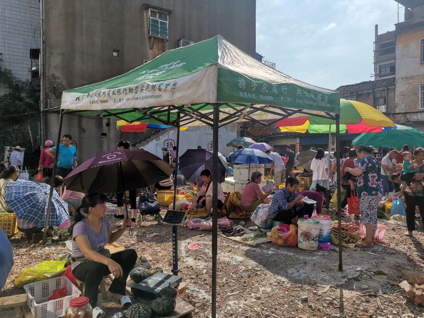 恭城这里好像可以临时摆摊了！点赞！！607 / 作者:敢想敢做敢拼 / 帖子ID:272549
