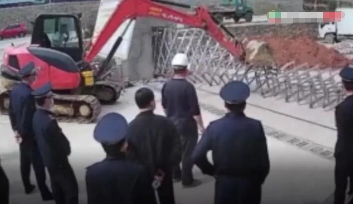 反转！再反转！广西一城管局长拆校门事件，学校再发文回应！县政府：成立调查组962 / 作者:承接水电安装 / 帖子ID:272709