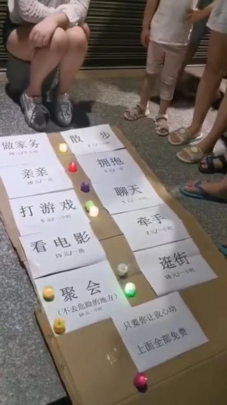 神操作！桂林男子解放桥奇葩摆摊，网友炸锅了231 / 作者:登山涉水 / 帖子ID:272742