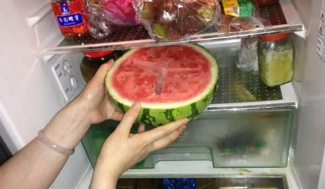 一块冰西瓜下肚，竟导致小肠坏死！隔夜西瓜还能吃吗？994 / 作者:華大夫 / 帖子ID:272772