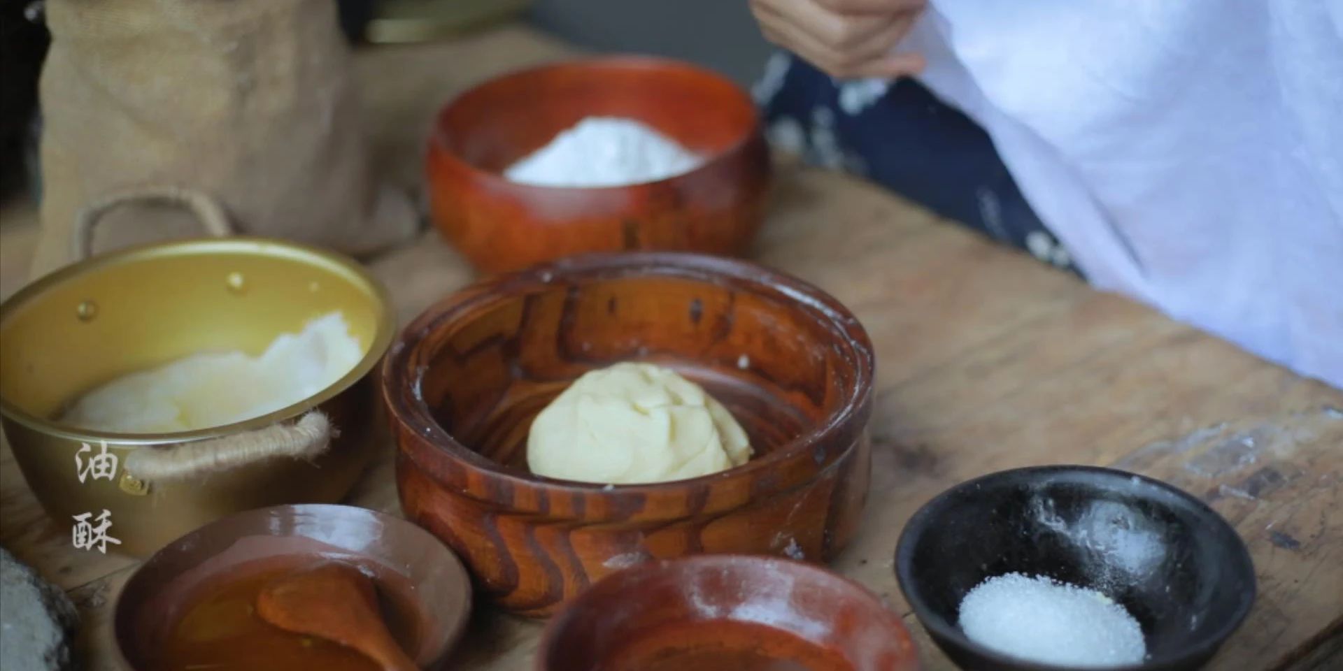 李子柒：油菜丰收季，用新榨的菜籽油做一桌香喷喷的风味小食824 / 作者:向向Angel / 帖子ID:273067