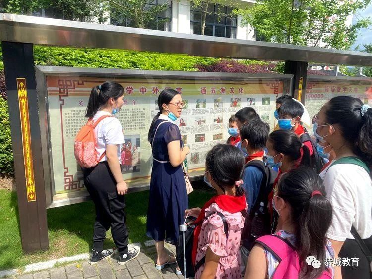 感受山外的精彩世界：莲花镇黄泥岗小学师生到民族实验初中参观303 / 作者:论坛小编04 / 帖子ID:273157