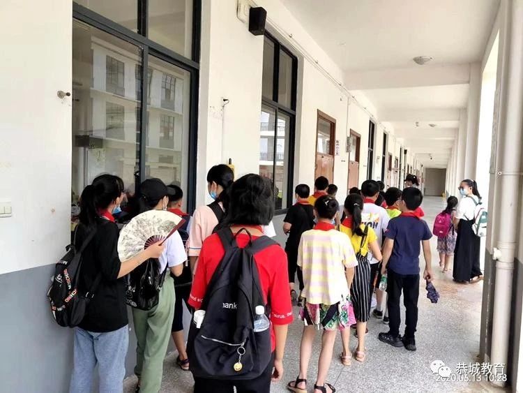 感受山外的精彩世界：莲花镇黄泥岗小学师生到民族实验初中参观745 / 作者:论坛小编04 / 帖子ID:273157