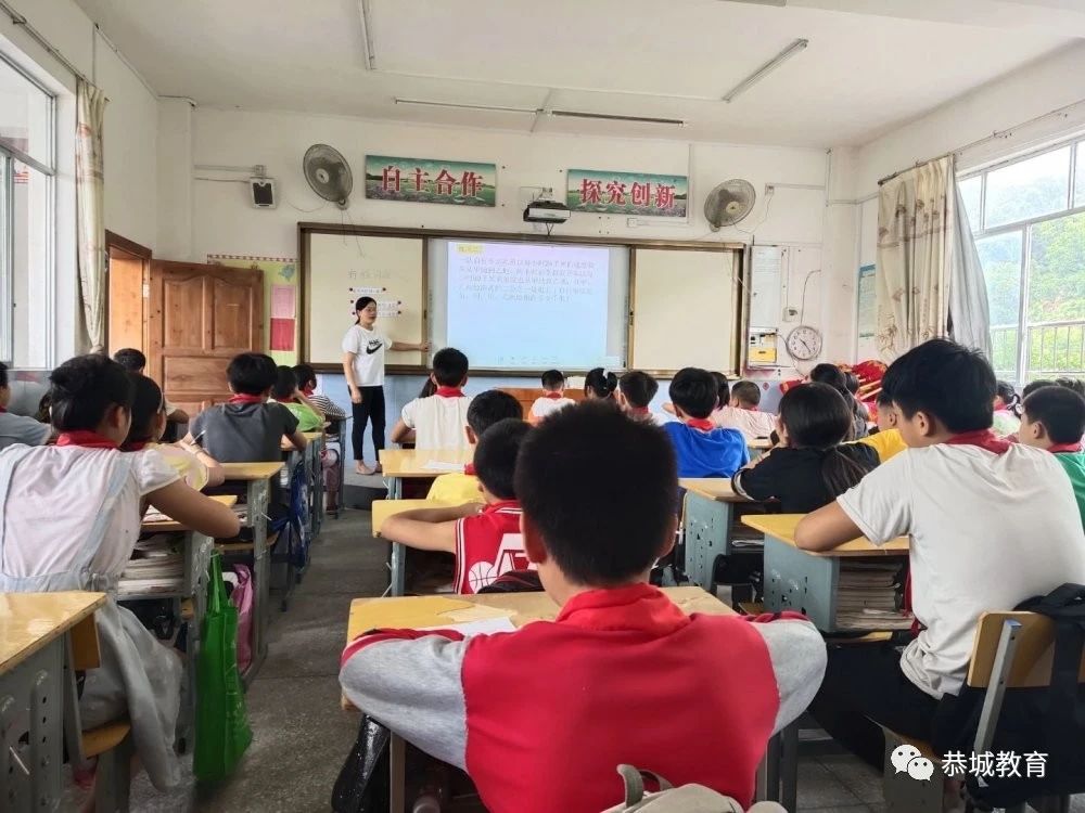 龙虎乡中心小学开展六年级教研活动暨毕业班教师研讨会359 / 作者:论坛小编04 / 帖子ID:273263