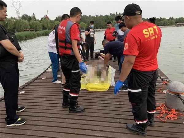 痛惜！17岁少年跳湖自杀！网友：这孩子太不了解“爱情”了！791 / 作者:普通人物怨 / 帖子ID:273597