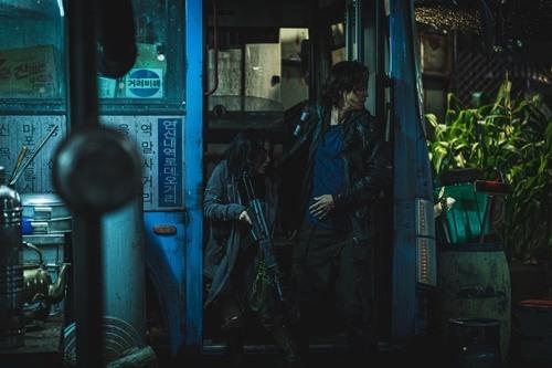 《釜山行2：半岛》新剧照 末日僵尸威胁下的紧张感683 / 作者:Killua / 帖子ID:273643