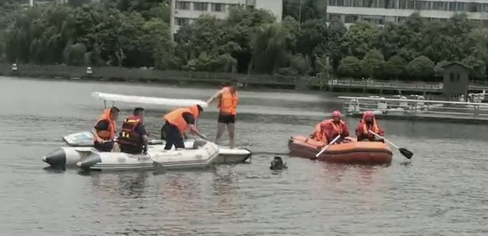 已搜救出36人，21人死亡！贵州公交车坠湖前监控曝光170 / 作者:儿时的回忆 / 帖子ID:273833