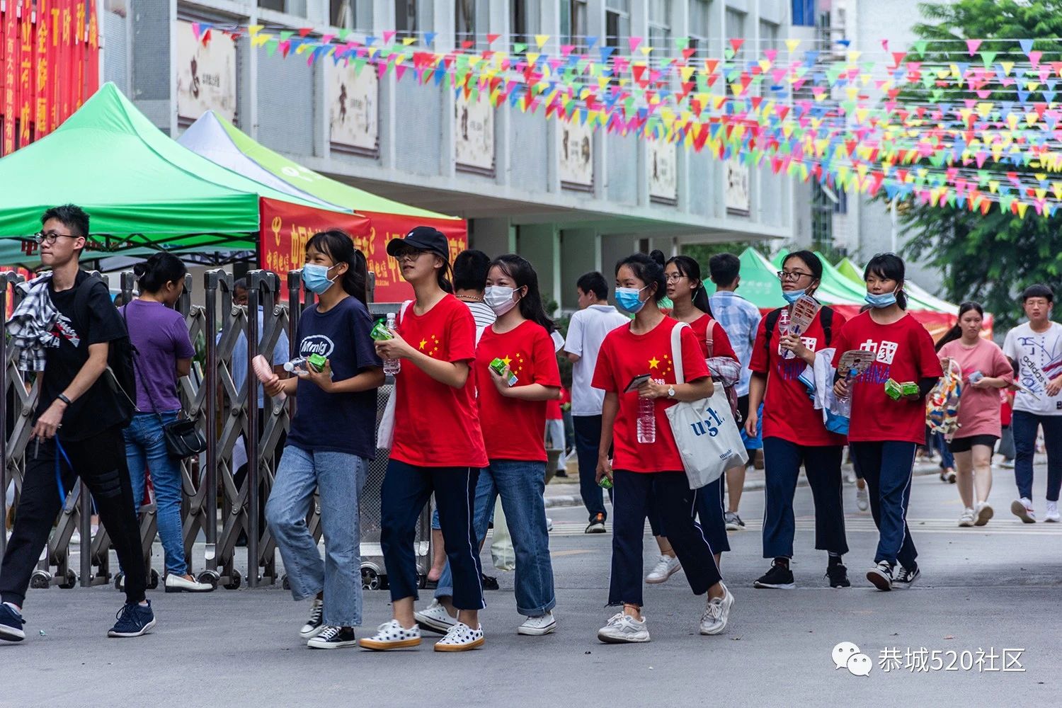 恭城高三学子奔赴考场，现场直击高考首日的一幕幕...498 / 作者:论坛小编01 / 帖子ID:273849