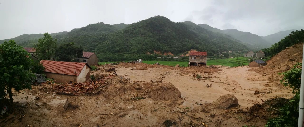 山体滑坡，9人被埋！500多名考生因暴雨被困，铲车出动紧急转送788 / 作者:分叉路口 / 帖子ID:273865