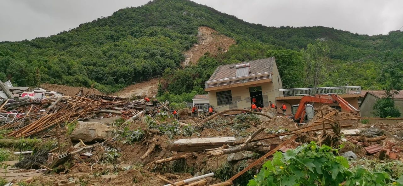 山体滑坡，9人被埋！500多名考生因暴雨被困，铲车出动紧急转送519 / 作者:分叉路口 / 帖子ID:273865