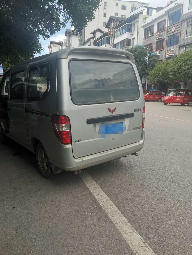 十字街下面停莲花面包车那个地方，希望交管部门注意一下967 / 作者:你比从前快乐 / 帖子ID:273884