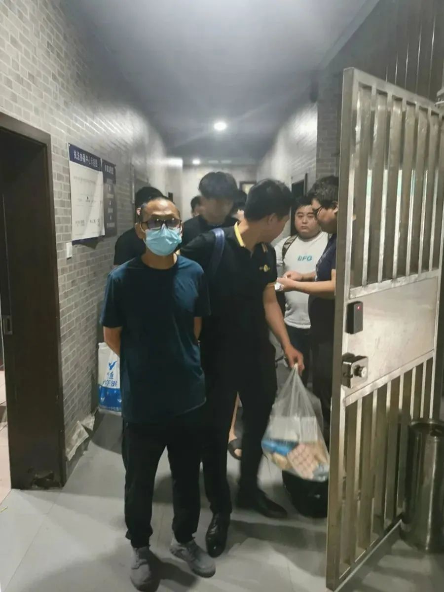 95后小伙卖假鞋超7000万，被抓时手机订单每秒十几单249 / 作者:单身狗的生活 / 帖子ID:273919