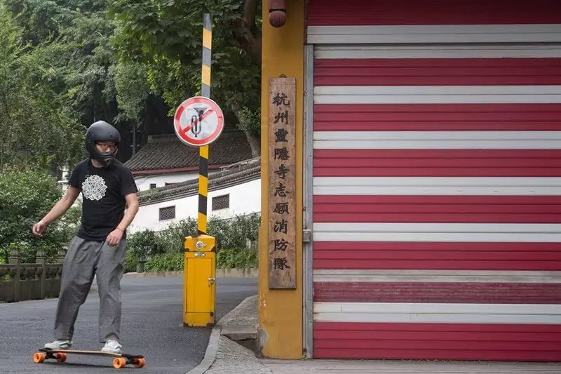 灵隐寺招人火爆热搜，不用出家！当初入职90后小伙再度走红：8小时上班制，KPI随缘724 / 作者:分叉路口 / 帖子ID:274081