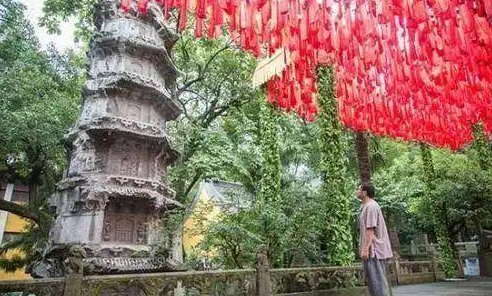 灵隐寺招人火爆热搜，不用出家！当初入职90后小伙再度走红：8小时上班制，KPI随缘150 / 作者:分叉路口 / 帖子ID:274081