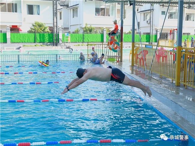 恭城警察蜀黍的游泳训练，你想看看吗？446 / 作者:论坛小编01 / 帖子ID:274617