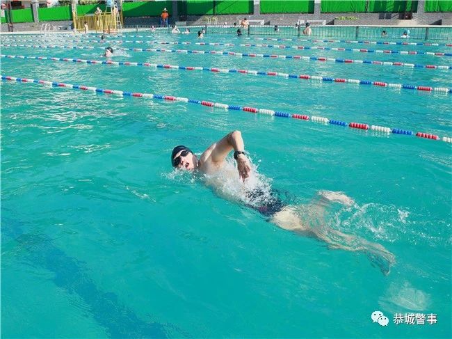 恭城警察蜀黍的游泳训练，你想看看吗？723 / 作者:论坛小编01 / 帖子ID:274617