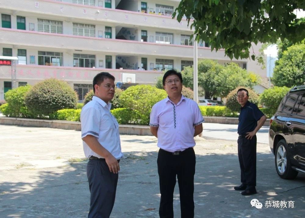 教育局局长李典东在检查莲花初级中学考点时强调，要勠力同心抓实抓细各项准备工作...969 / 作者:论坛小编04 / 帖子ID:274667