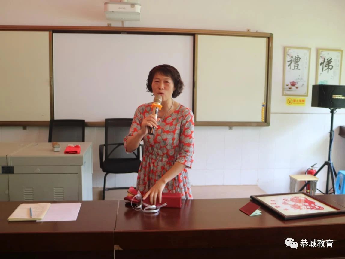 回首辛勤园丁路  笑看满园桃李开：县城三小举行退休教师欢送仪式725 / 作者:论坛小编04 / 帖子ID:274774