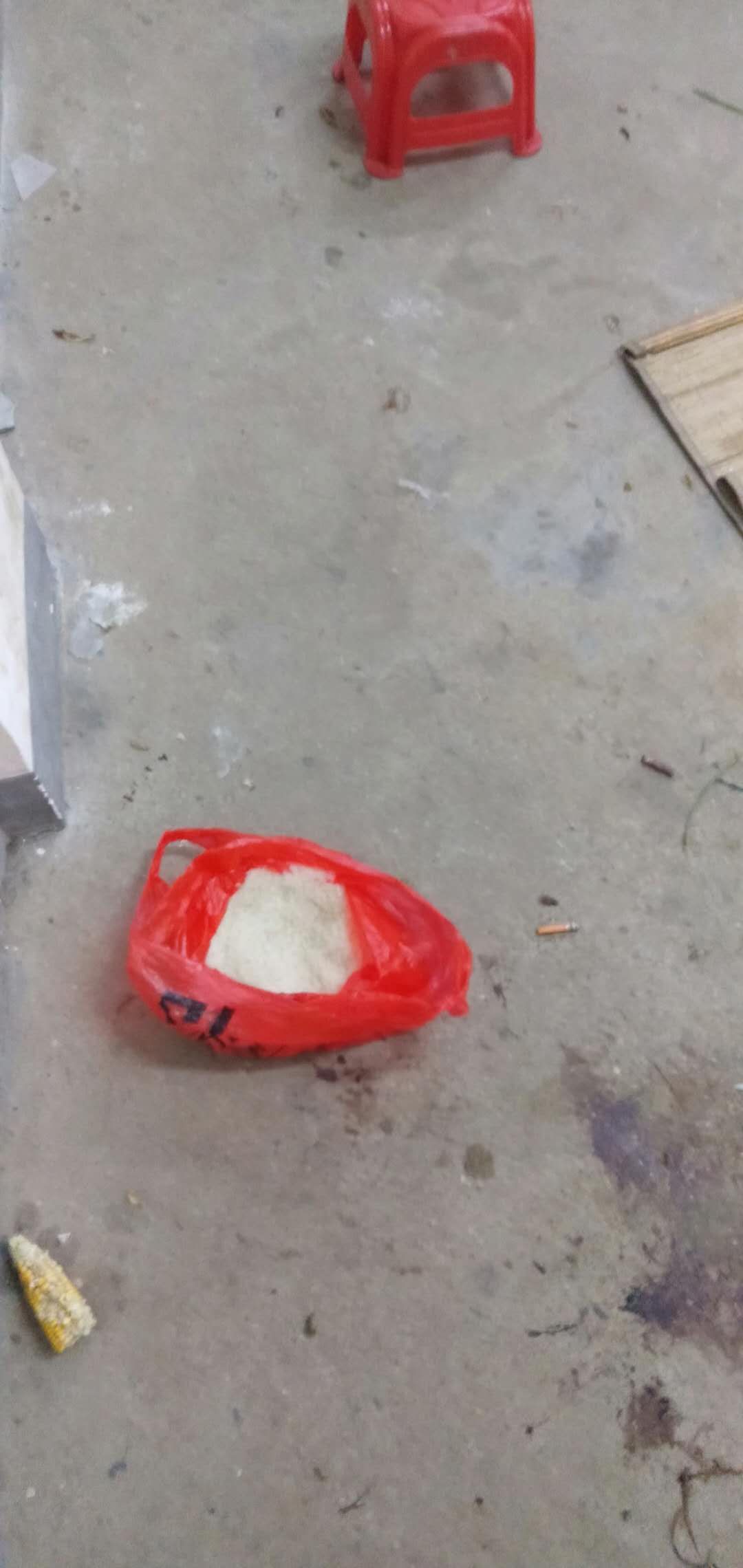恶心，三男两女在西岭萝卜村小学教室住，起码住了有三四天....946 / 作者:给我闪 / 帖子ID:275036