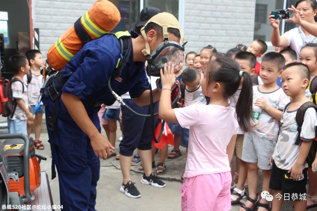 恭城消防救援大队消防站开放迎来“萌娃”零距离体验消防875 / 作者:论坛小编04 / 帖子ID:275678