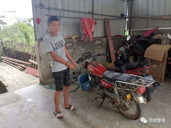 【恭城】被盗摩托失而复得 群众送锦旗表谢意227 / 作者:论坛小编04 / 帖子ID:275837