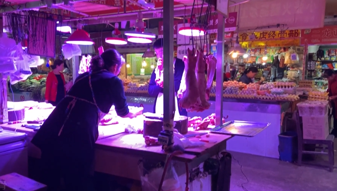 猪肉摊暗藏秘密！记者拍下贵阳摊贩造假全过程，手腕一抖好肉里掺进了……526 / 作者:刘冠华 / 帖子ID:277525