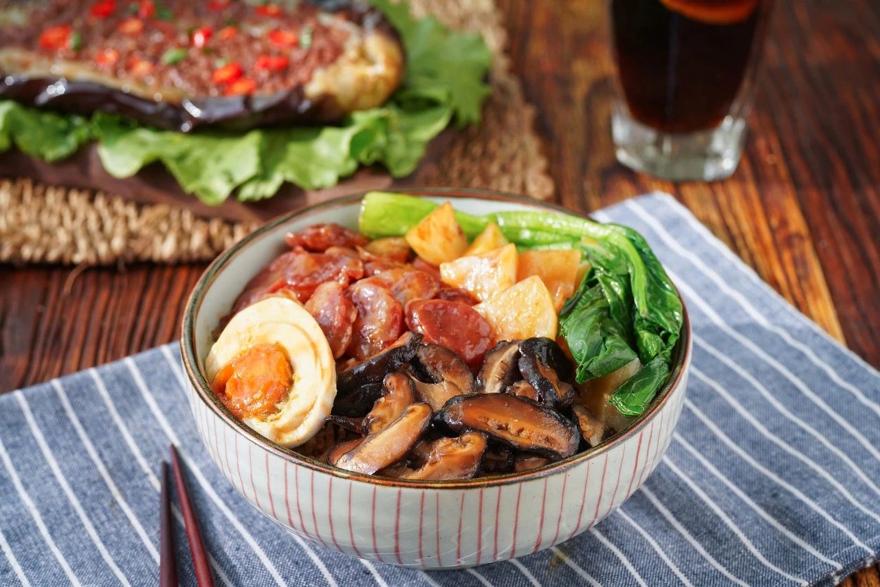 如何用电饭煲做一锅有肉有菜有蛋的煲仔饭？761 / 作者:爱生活爱美食 / 帖子ID:277551