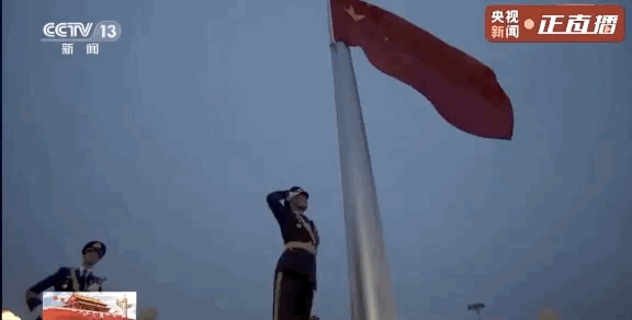 国庆天安门升旗仪式，数万人欢呼同一句话593 / 作者:登山涉水 / 帖子ID:277658