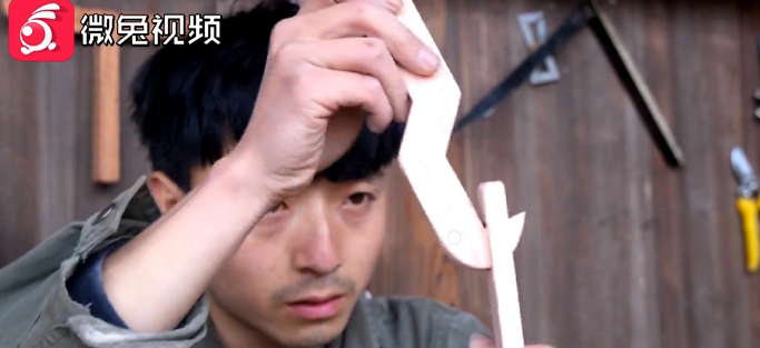 厉害了！这名95后贵州小伙靠自学技艺，成了大山里的“网红”，获粉几百万！313 / 作者:宇宙无限 / 帖子ID:277726