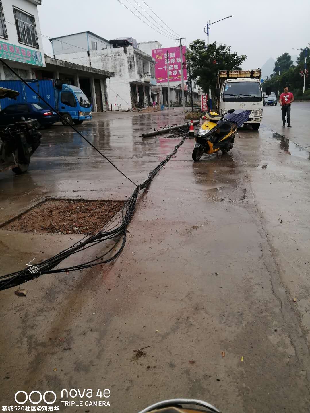 莲花高中路段电线掉下来了，一直不见人来修，很不安全。202 / 作者:刘冠华 / 帖子ID:278160