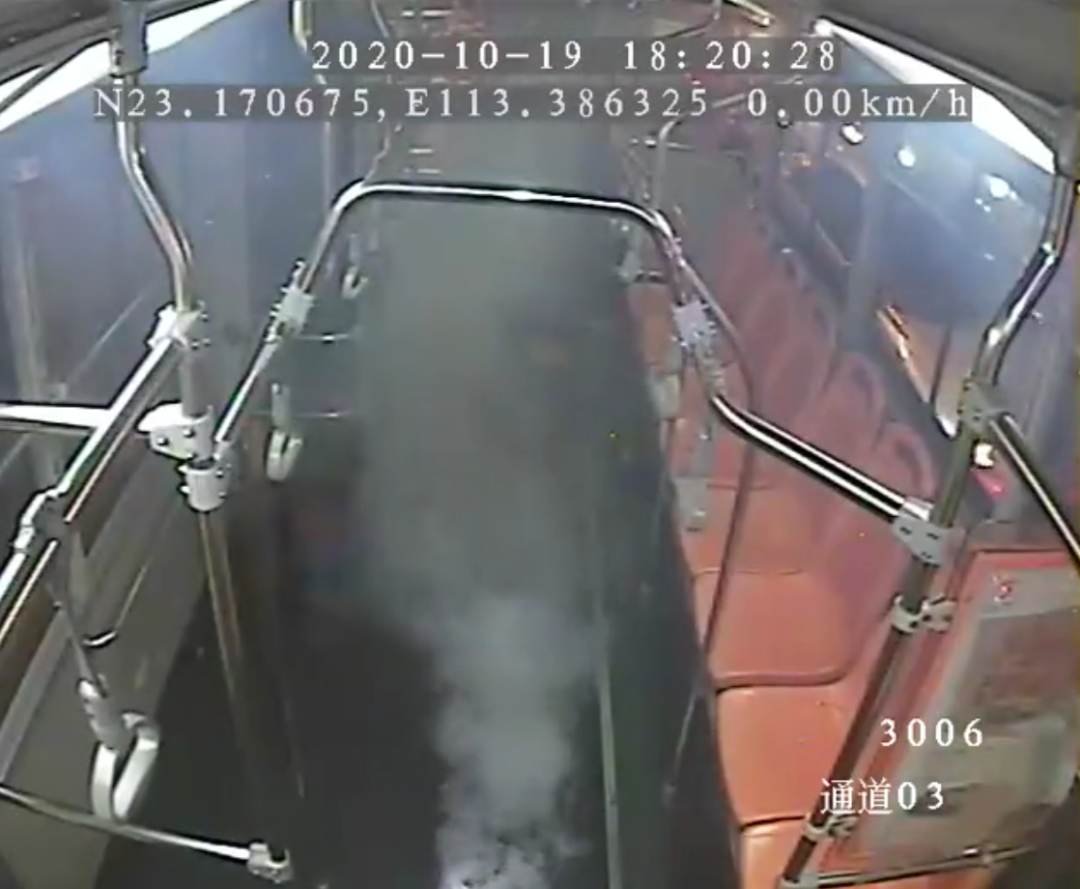 公交车上，手机突然爆燃，火光四射...小心手机变“手雷”！828 / 作者:宇宙无限 / 帖子ID:278630