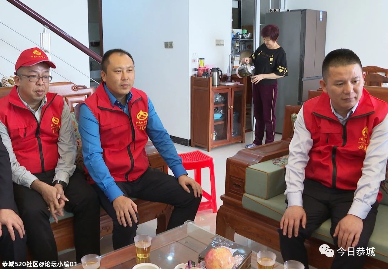【第七次全国人口普查@你】县长黄枝君参加我县第七次全国人口普查登记629 / 作者:论坛小编01 / 帖子ID:279002
