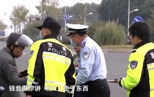 豪横！大爷骑电动车撞上保时捷，不等责任认定，当场转账五位数504 / 作者:圆月小侠 / 帖子ID:279196