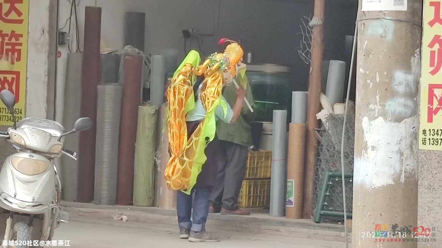 印山街有人讨钱30 / 作者:水墨茶江 / 帖子ID:279476
