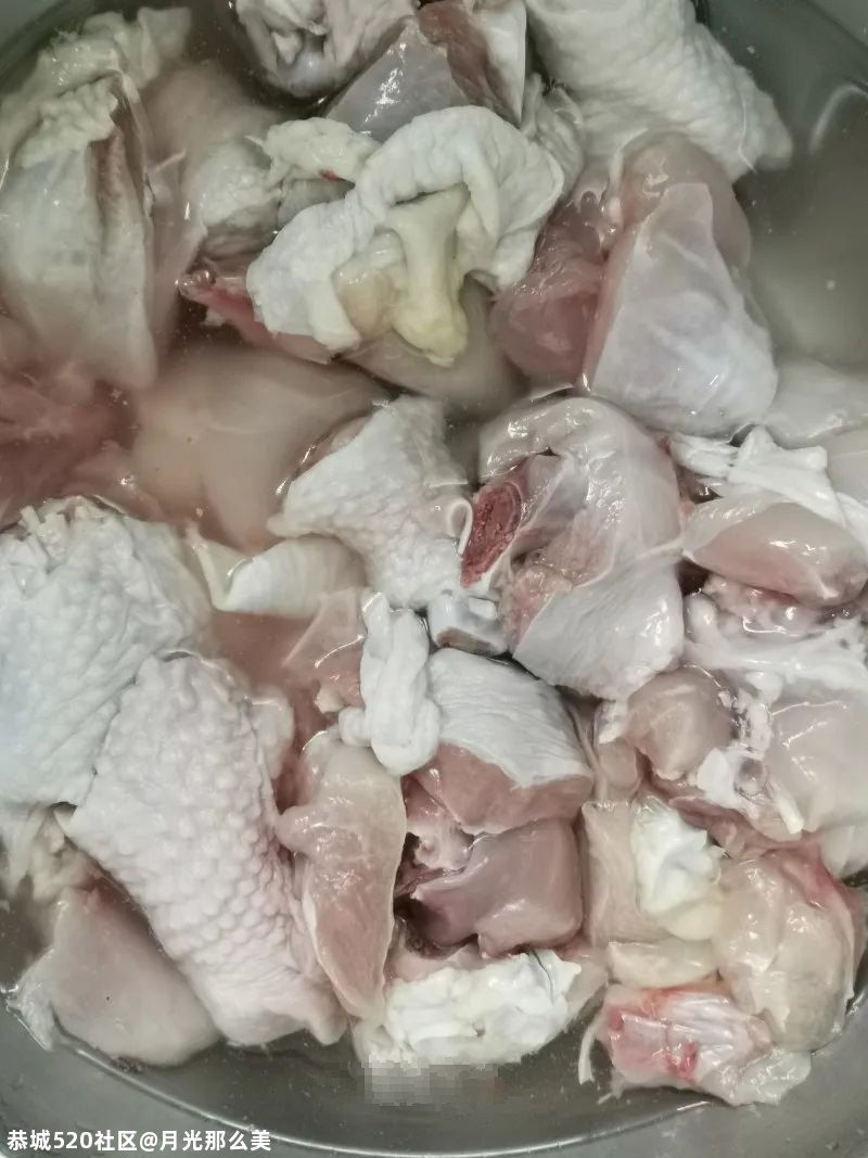 肉质细嫩，汤汁浓郁的黄焖鸡！配饭吃，真是太好吃了！559 / 作者:月光那么美 / 帖子ID:279979