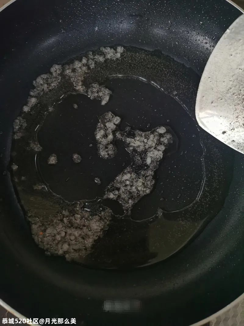 肉质细嫩，汤汁浓郁的黄焖鸡！配饭吃，真是太好吃了！267 / 作者:月光那么美 / 帖子ID:279979