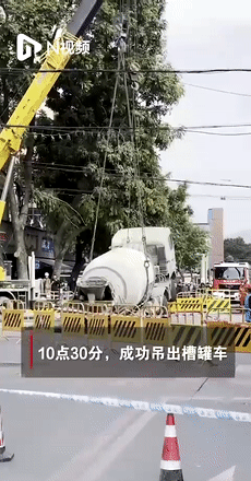 今早，广州突发地陷！搅拌车陷入坑中，最新进展223 / 作者:分叉路口 / 帖子ID:280065