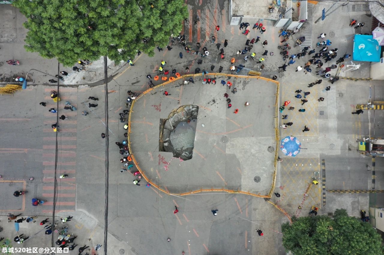 今早，广州突发地陷！搅拌车陷入坑中，最新进展543 / 作者:分叉路口 / 帖子ID:280065