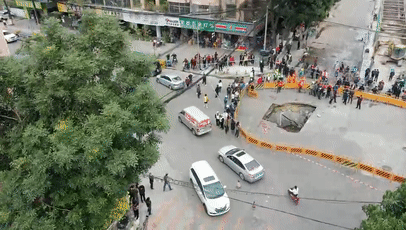 今早，广州突发地陷！搅拌车陷入坑中，最新进展747 / 作者:分叉路口 / 帖子ID:280065