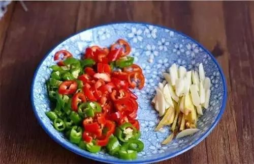香辣小鱼干丨既是下饭菜，又是零食！不仅好吃做法还简单！925 / 作者:月光那么美 / 帖子ID:280855