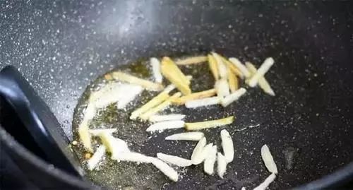 香辣小鱼干丨既是下饭菜，又是零食！不仅好吃做法还简单！936 / 作者:月光那么美 / 帖子ID:280855